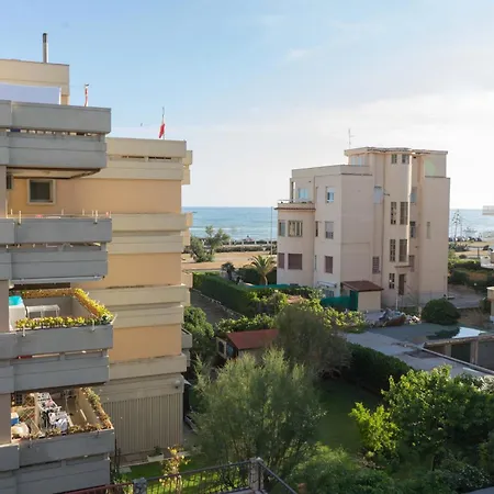 Apartment Fronte Mare - Bibbi's Seaview Flat Lido di Ostia